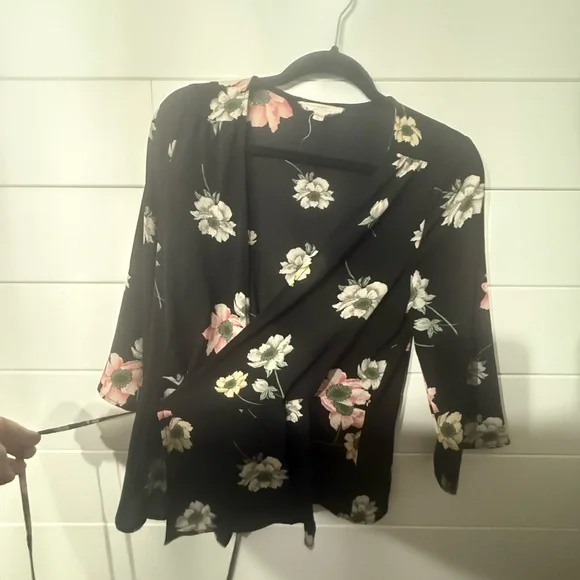 Sweet Wanderer Black Floral Kimono - Picture 2 of 4